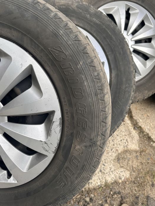Шини на металевих дисках, зимові. Bridgestone, 215/70 R16