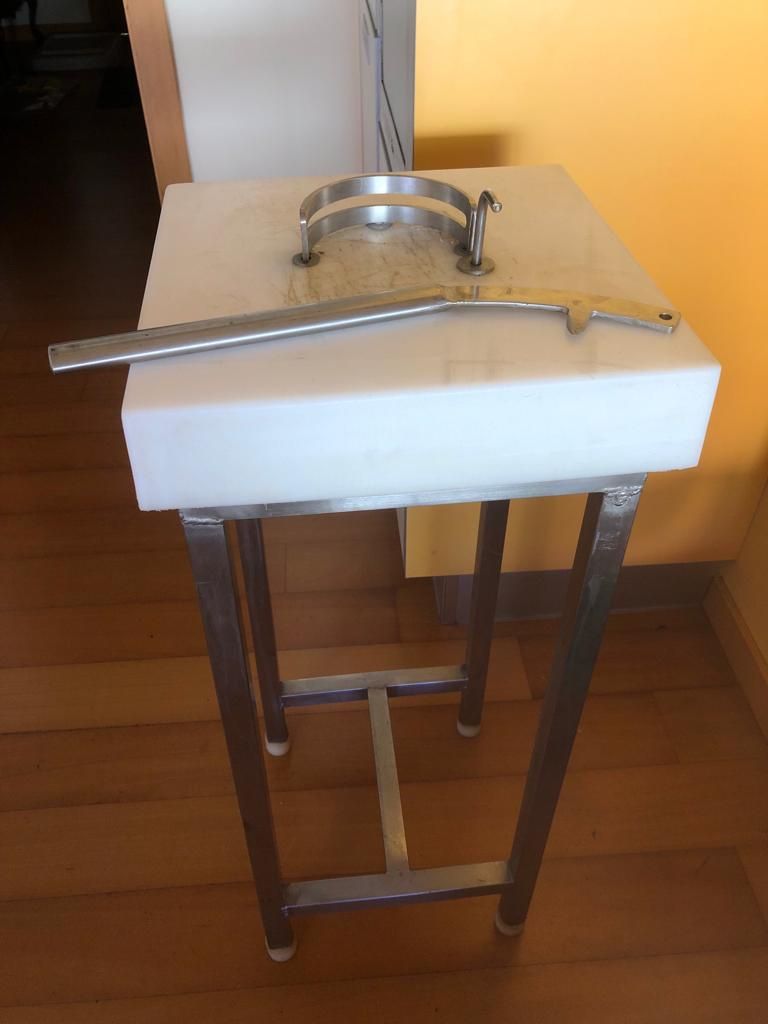 Abridor de ostras com mesa de trabalho