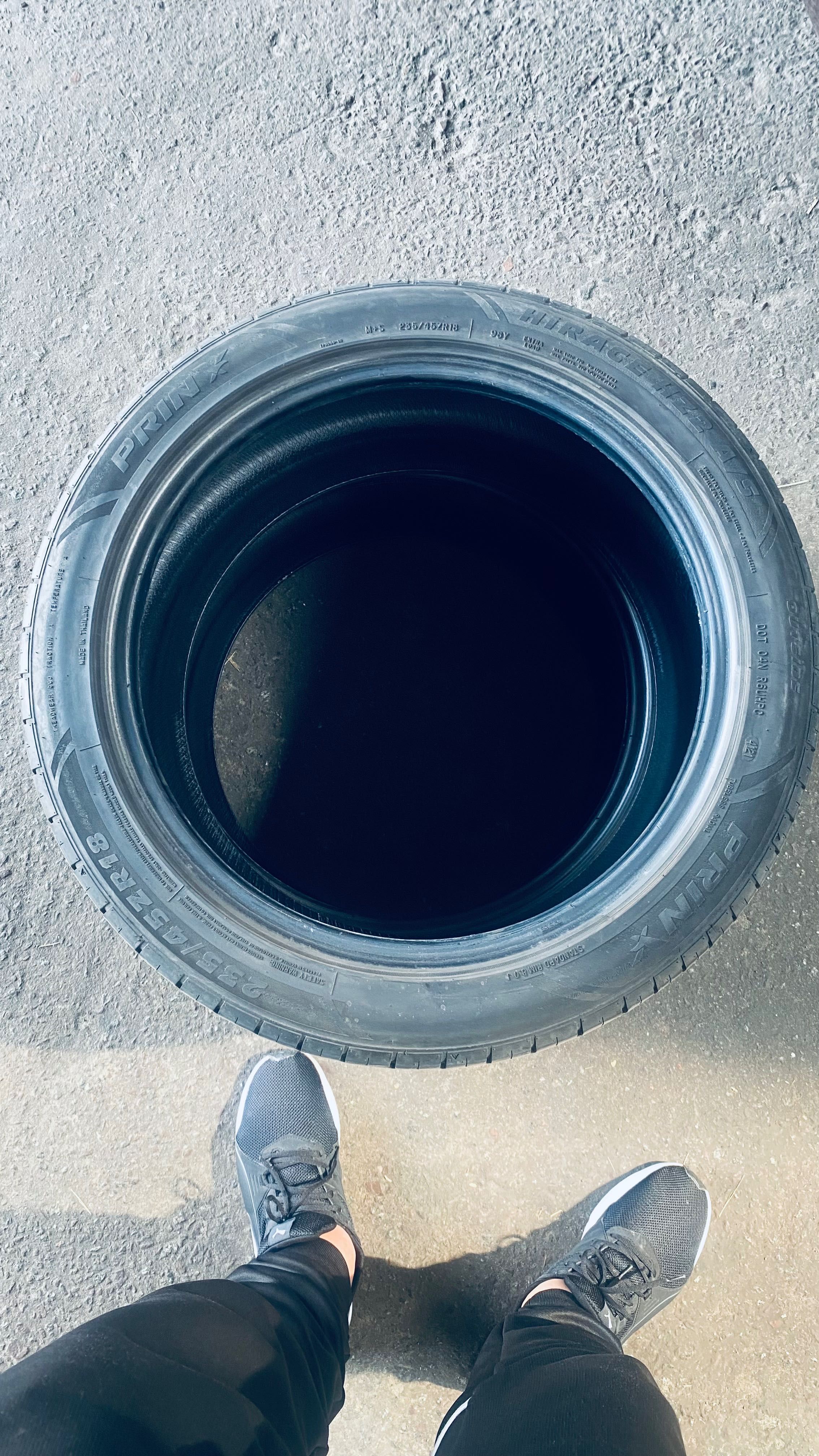 Продам шины 235/45/18