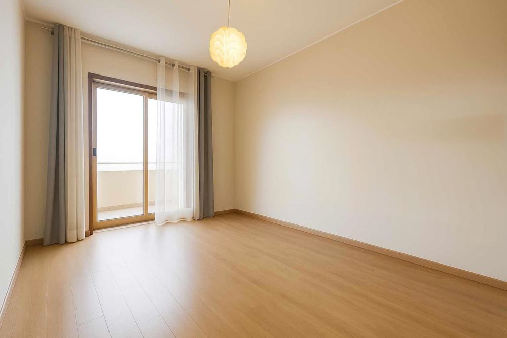 Apartamento T2 com Terraço e Garagem Box