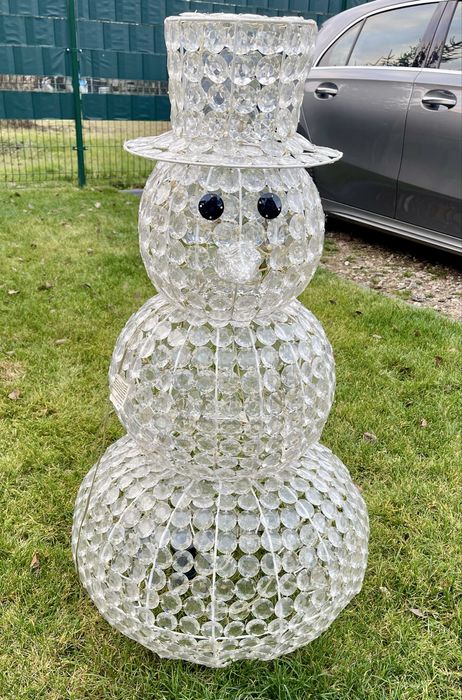 Dekoracja swiateczna na zewnatrz balwanek