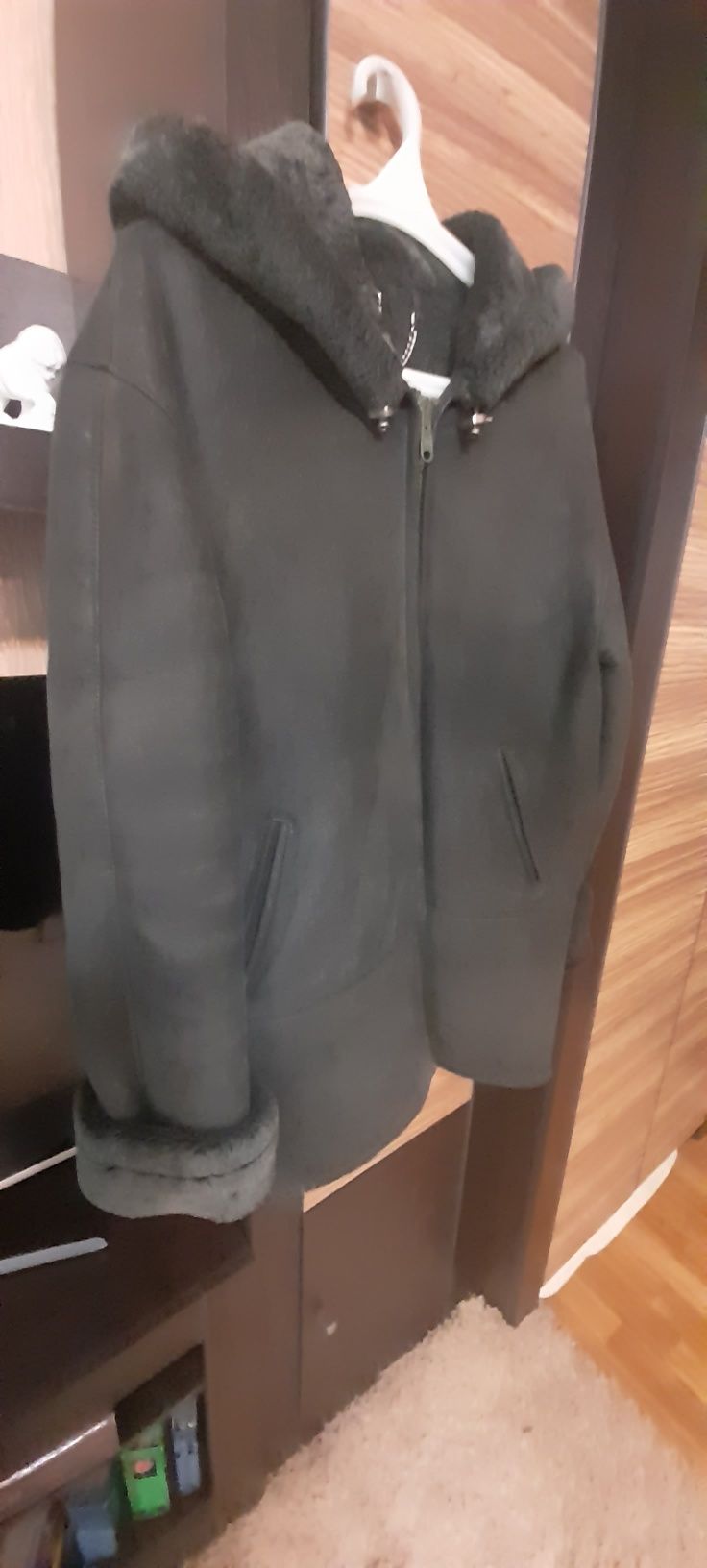Продам женскую дубленку-пилот