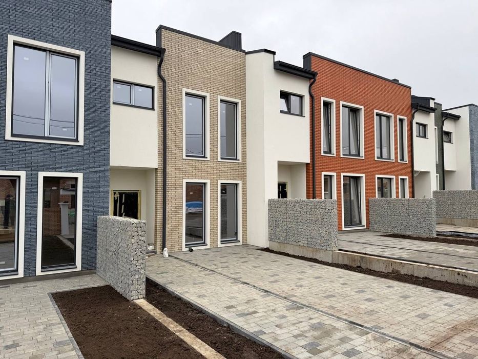 Продам котедж з максимальною комплектацією та унікальною архітектурою!