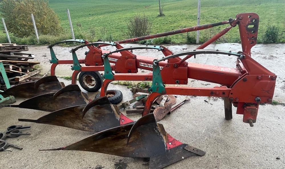 Pług Kverneland zagonowy cztero  skibowy na resorze 4 - skibowy