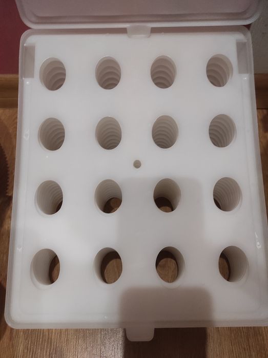 Пластикова дошка- роздільник для речей