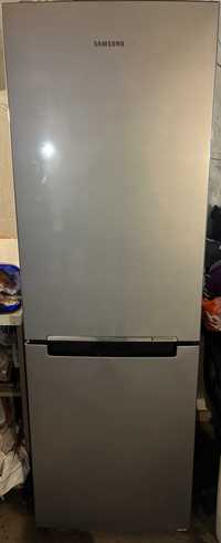 Холодильник SAMSUNG RB33J3000SA