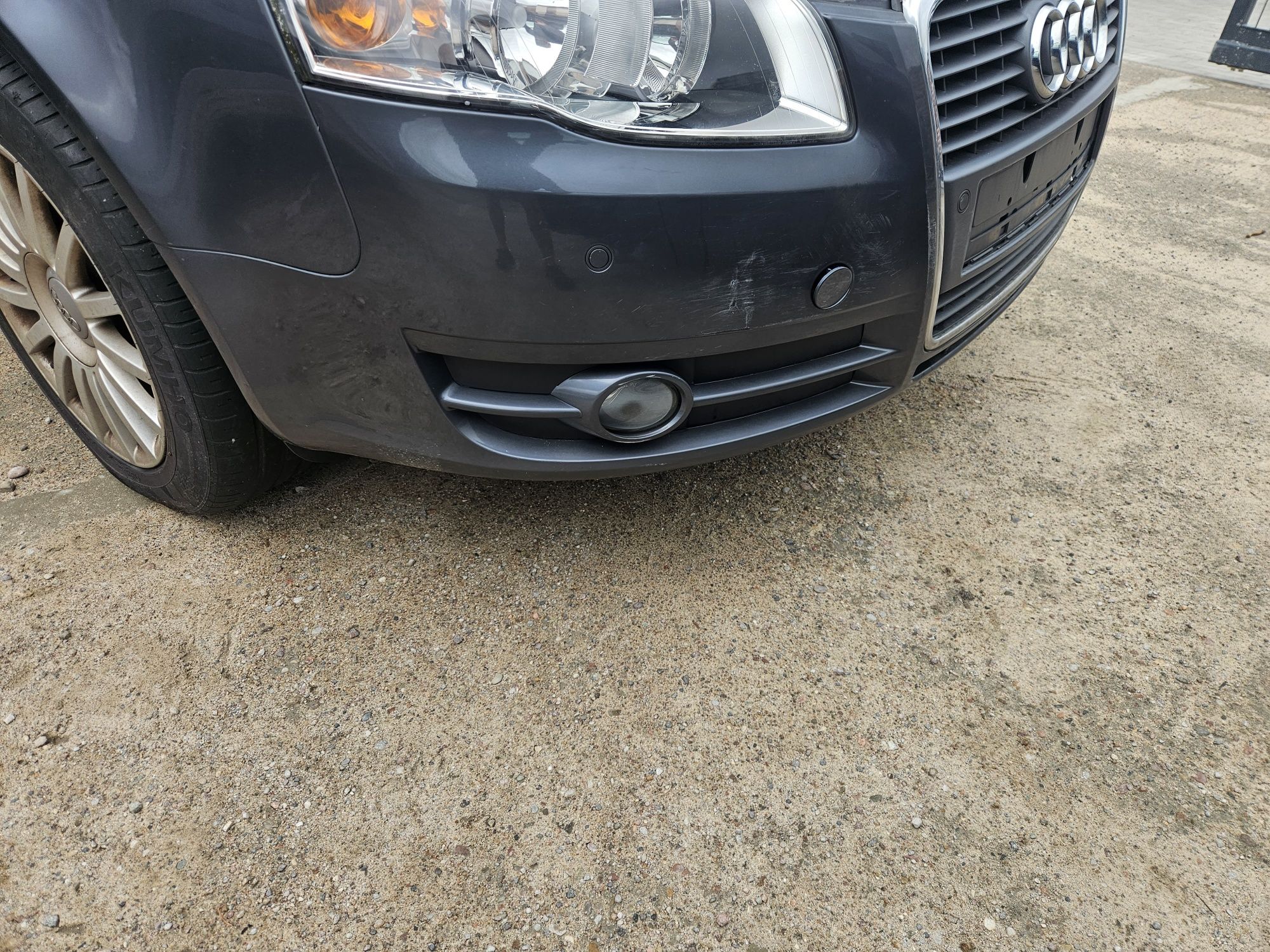 Zderzak Audi A4 B7 kolor LX7Z PDC