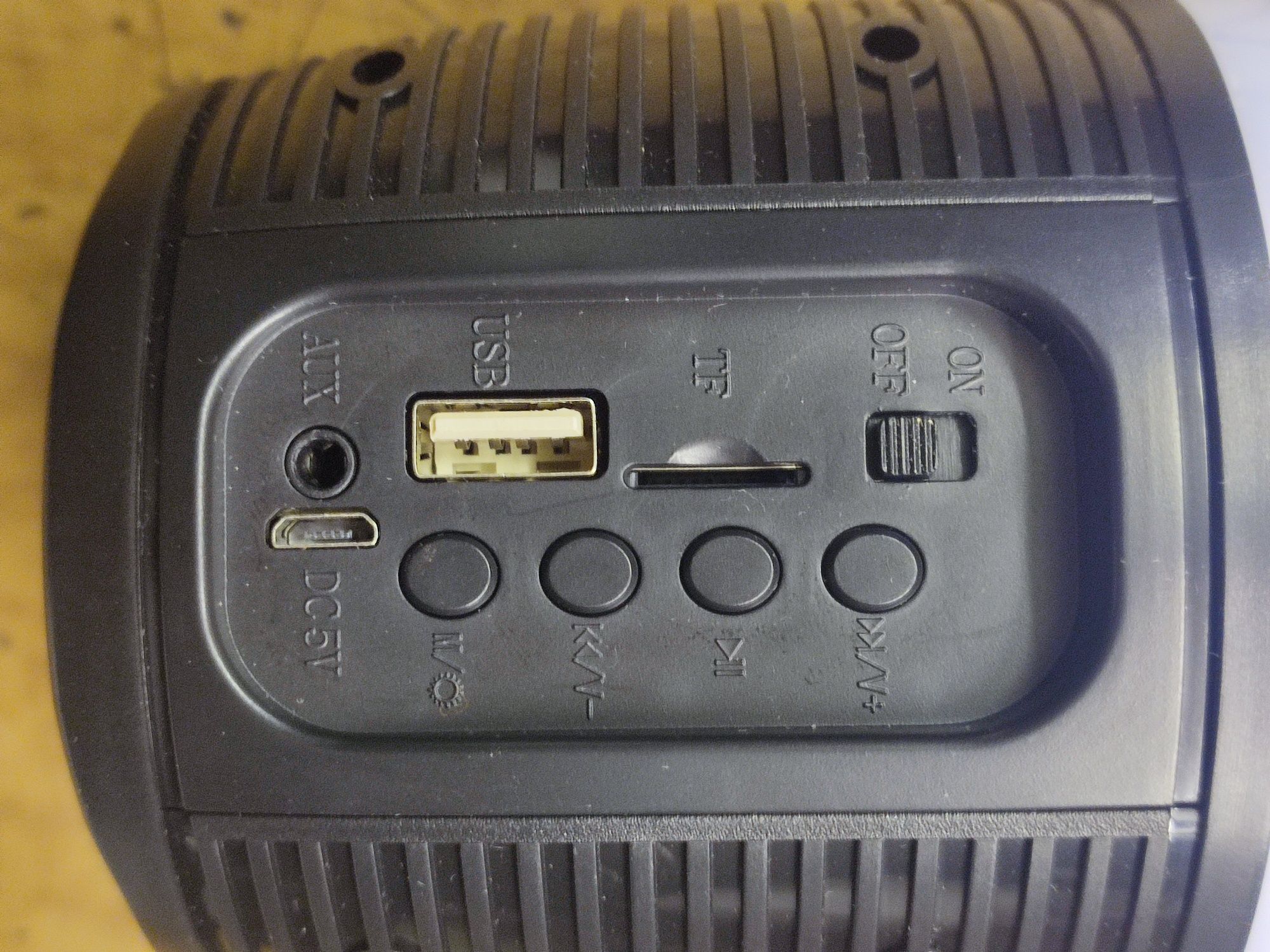 Колонка  Bluetooth  Q690 pulsation 3. USB,CD kart,AUX
