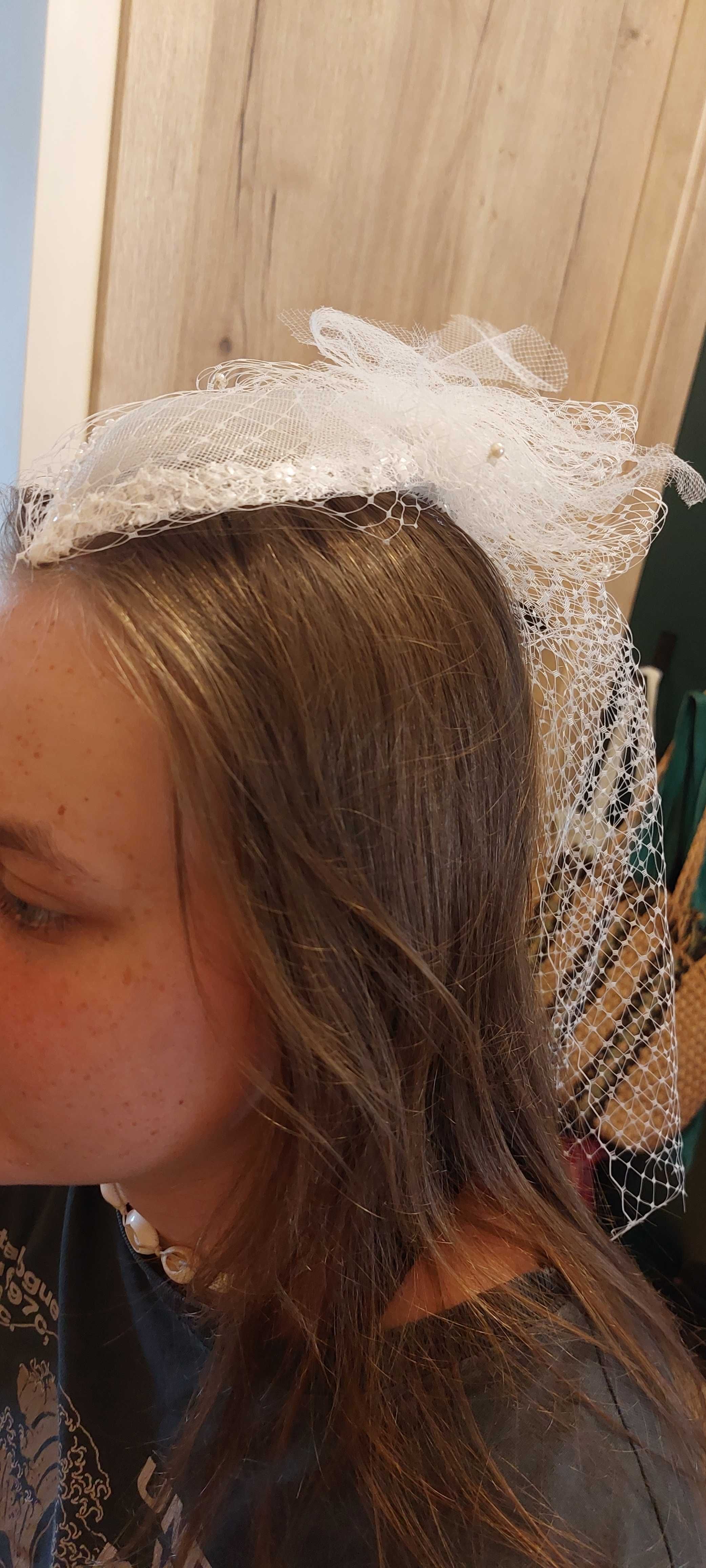 Fascynator kapelusz cyrkonie  pinup weddinghat glamour chic woalka