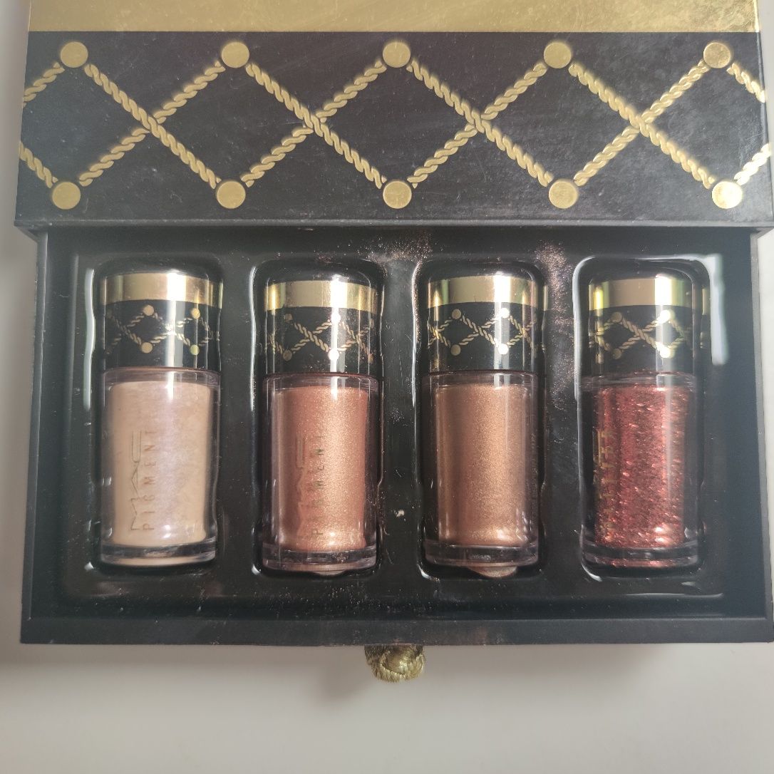 MAC Nutcracker Sweet Bronze Pigments and Glitter Kit