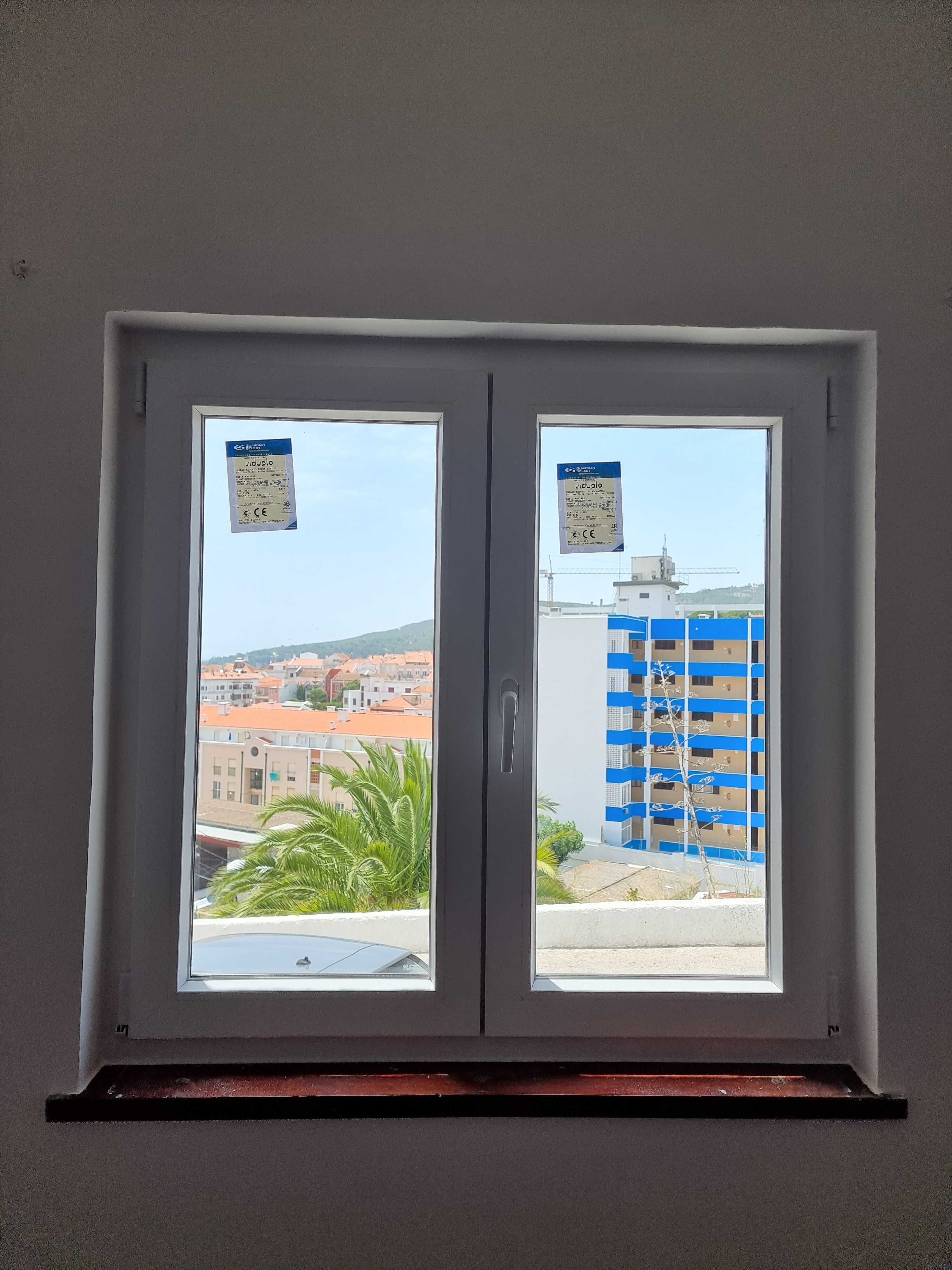 Janelas e portas em PVC, estores, Marquises, portadas em alumínio