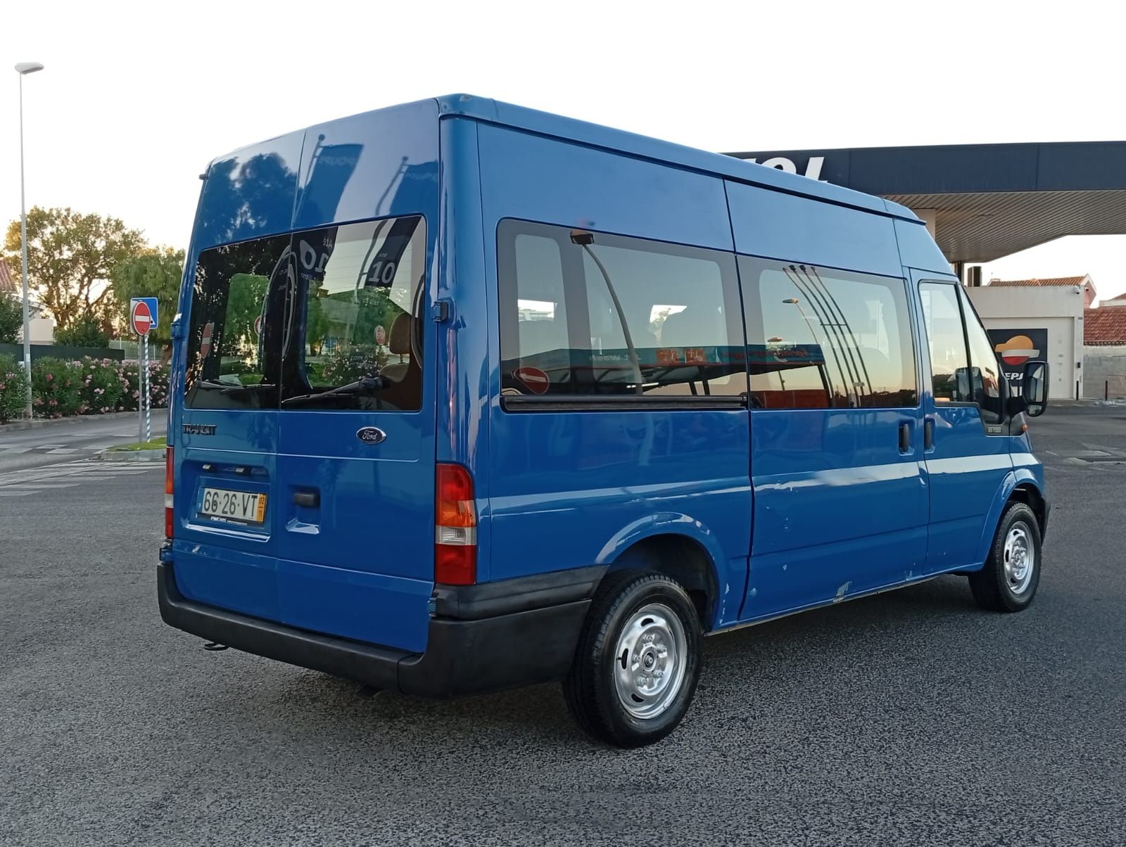 Ford 2.0 85 cv's ano 2002 9 lugares KMS 279.000