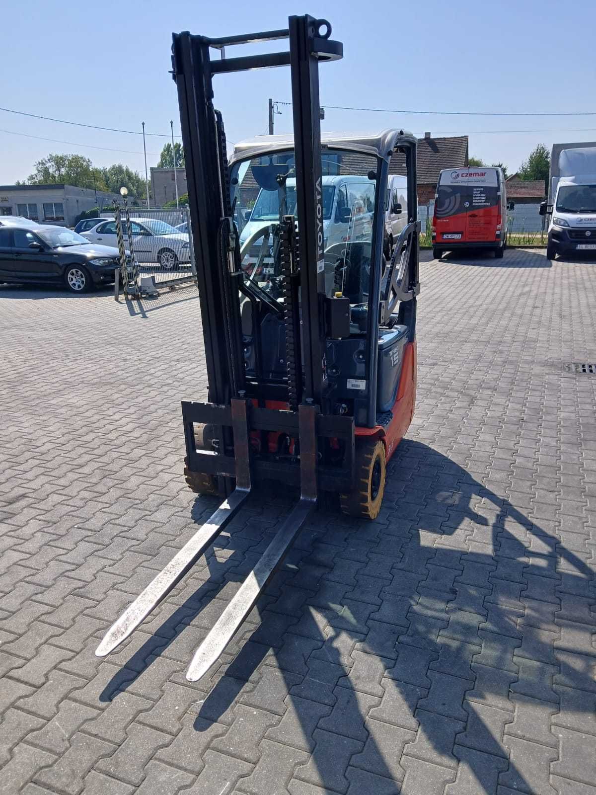 Wózek widłowy TOYOTA 8FBE15T z ładowarką, 2016r, S015066