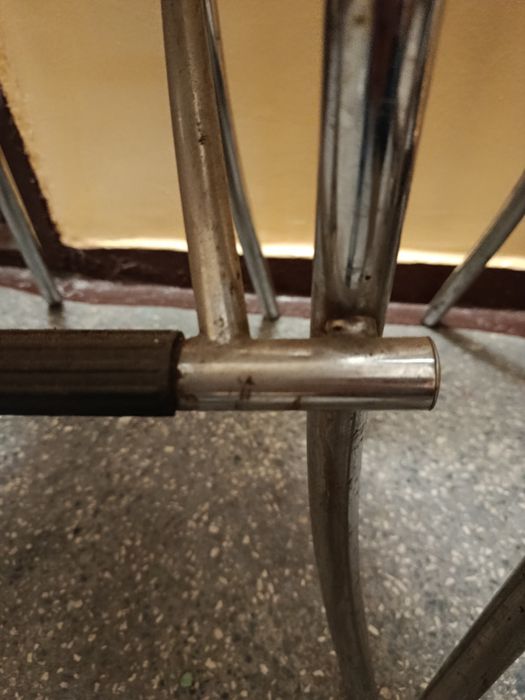 Krzeseło hoker chromowany obity skóra