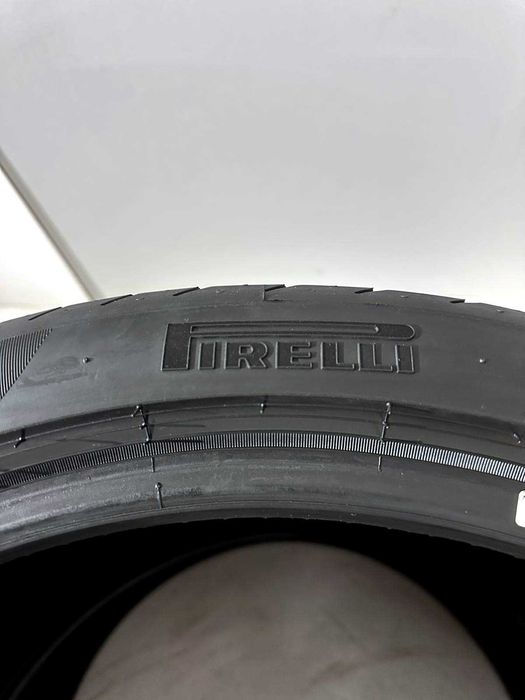 Pneus Pirelli Pzero PZ4 - 255/35/19 - Como NOVOS