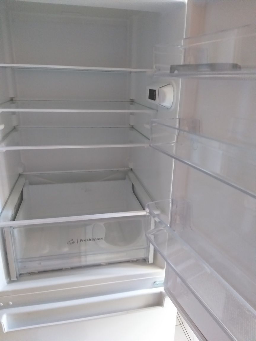 Frigorífico combinado INDESIT como novo impecável 1.89×66×60 cm ..