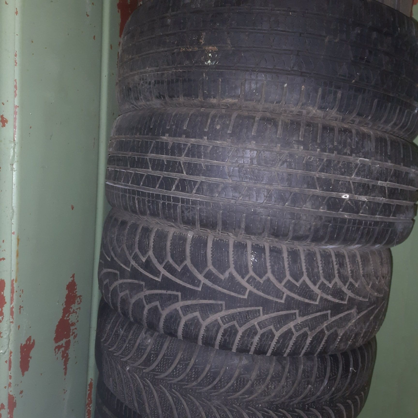 Продам/обменяю Шины  r16 215/65