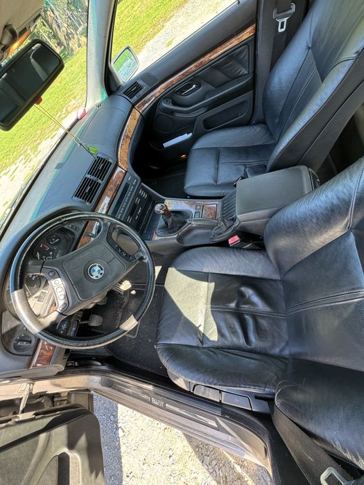 BMW E39 sedan 520