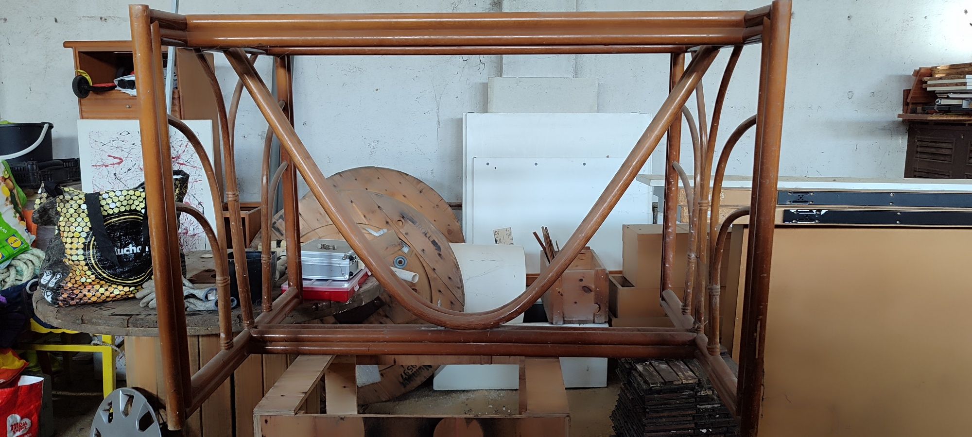 Mesa de bambu sem tampo de vidro