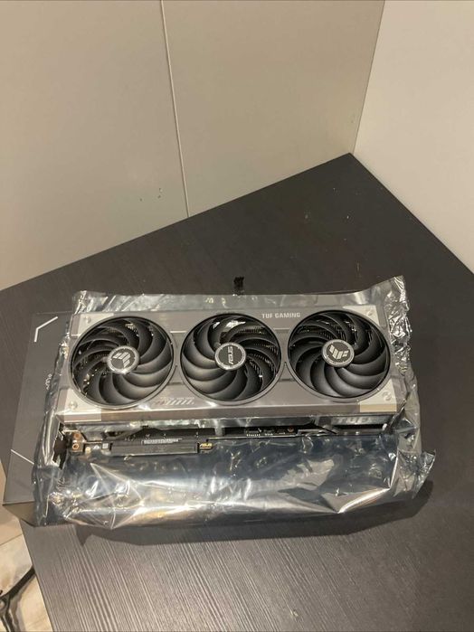 Asus GeForce RTX 5070 OC Edition TUF Gaming 12 GB GDDR6X