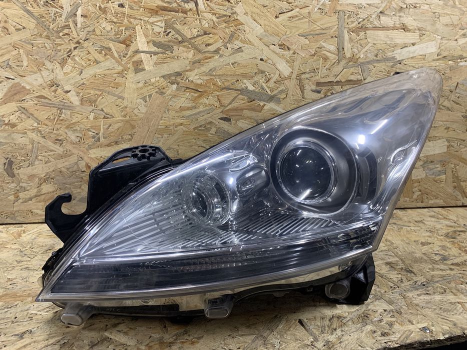 Фара ліва права bi-xenon Peugeot 3008 5008 .Біксенон Пежо Розборка