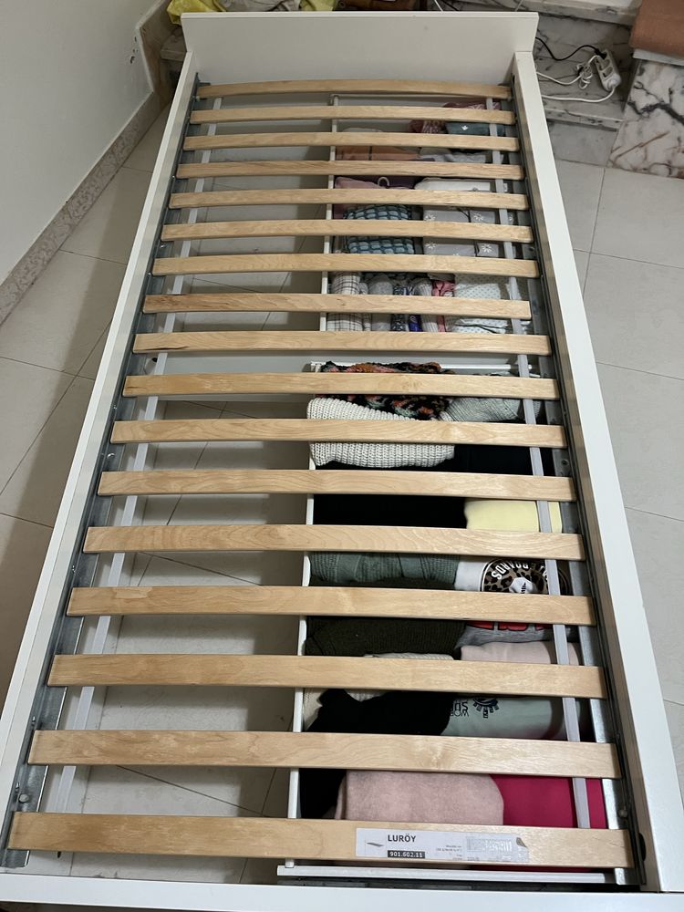 Cama de solteiro com 2 gavetas (IKEA)