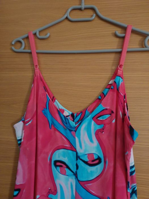 Macacão Estampado Fundo Rosa, M