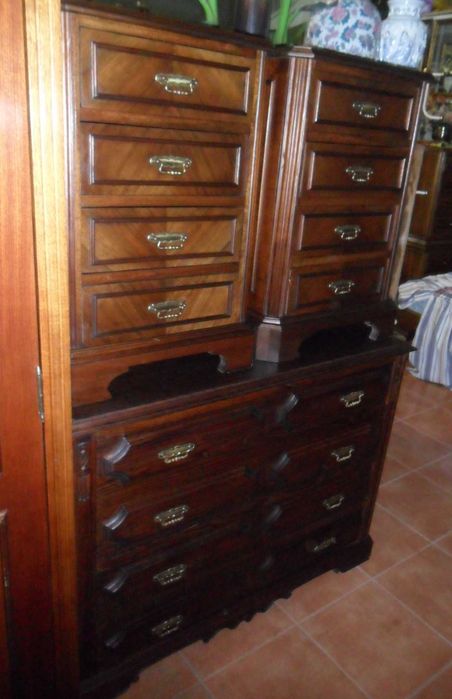 Cómoda e duas mesas de cabeceira