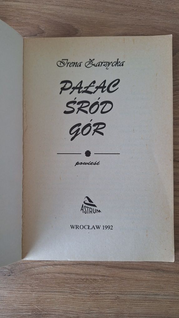 Pałac śród gór - Irena Zarzycka