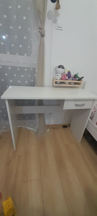 Biurko białe z szufladą