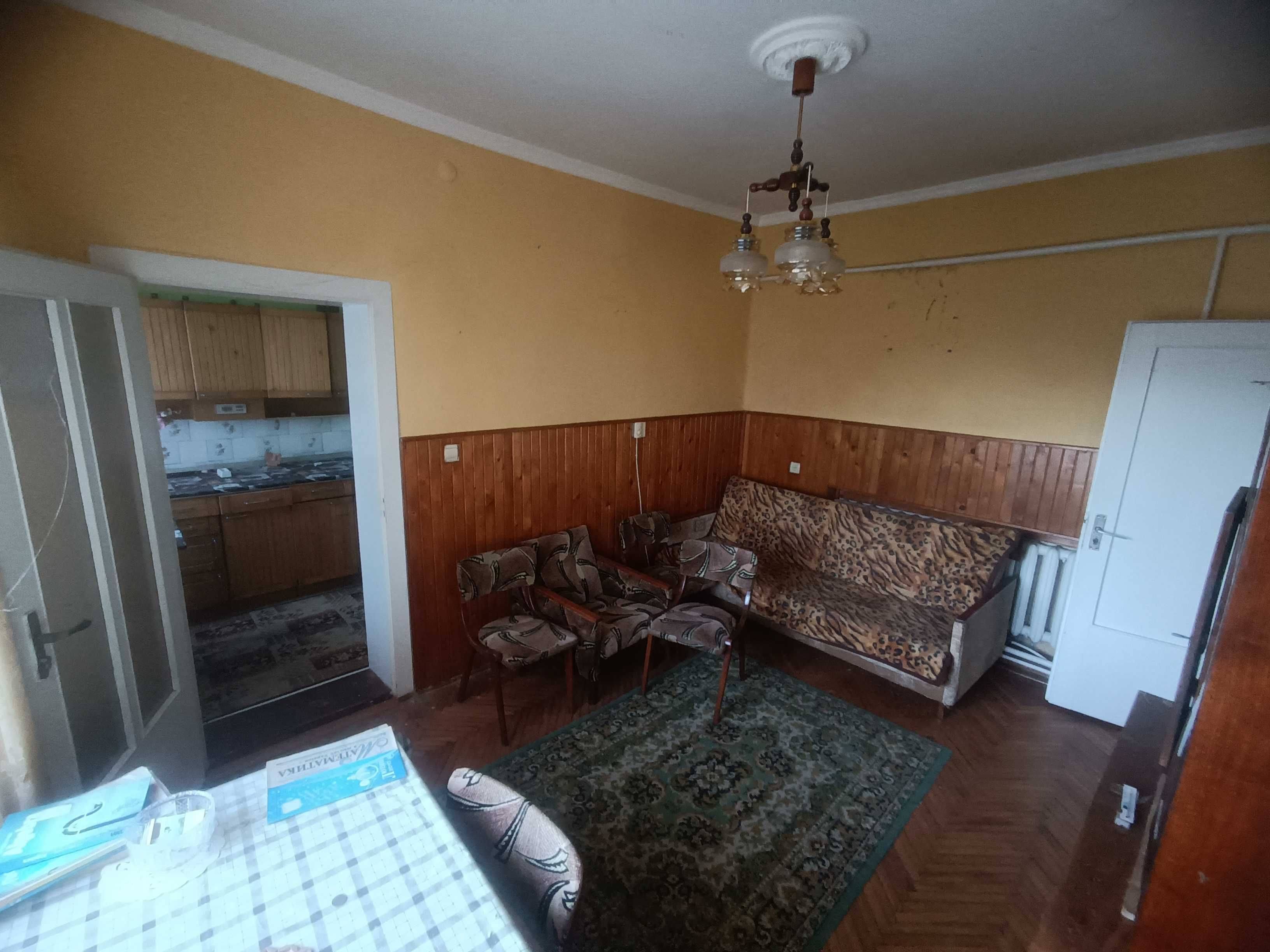 ПРОДАЖ 4х кімнатного БУДИНКОВОЛОДІННЯ (2 окремих будинки) у передмісті
