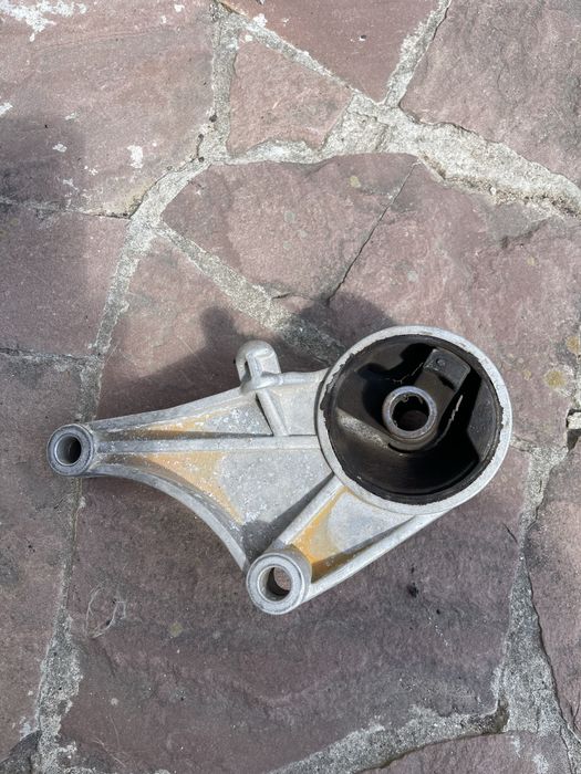 Подушка двигуна (передня) Opel Astra G 1.4-1.8 16V