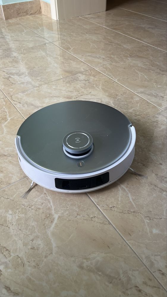 робот-пылесос Ecovacs Deebot T20 OMNI, как новый