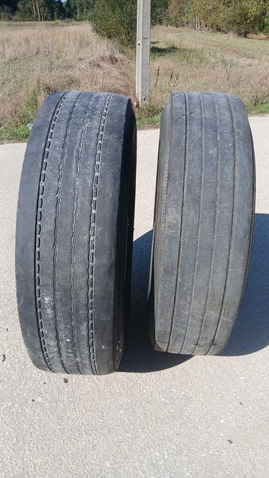 Dois pneus usados direccionais 315/80 R22.5