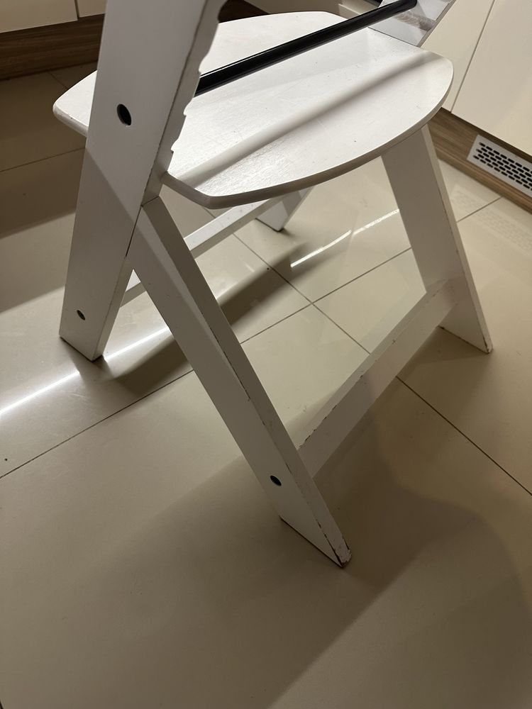 Krzesełko kinderkraft dla dziecka białe