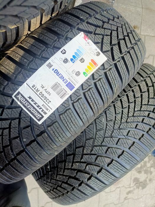 Nowe opony zimowe 235/60/18 Bridgestone 2 sztuki 2022r