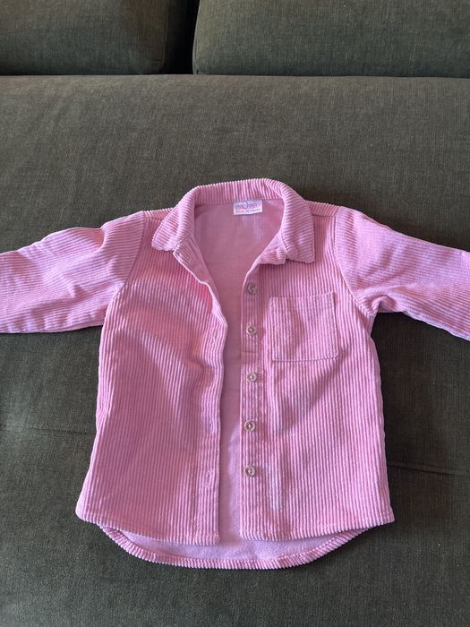 Bluza rozpinana i czapka.