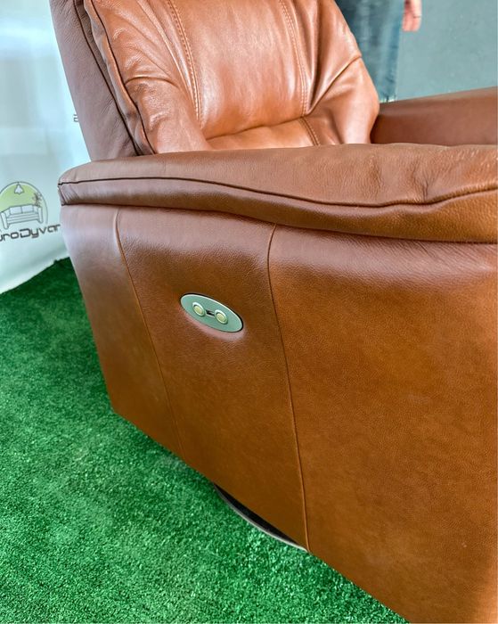 Стильне шкіряне крісло електрореклайнер цегляного кольору з Німеччини