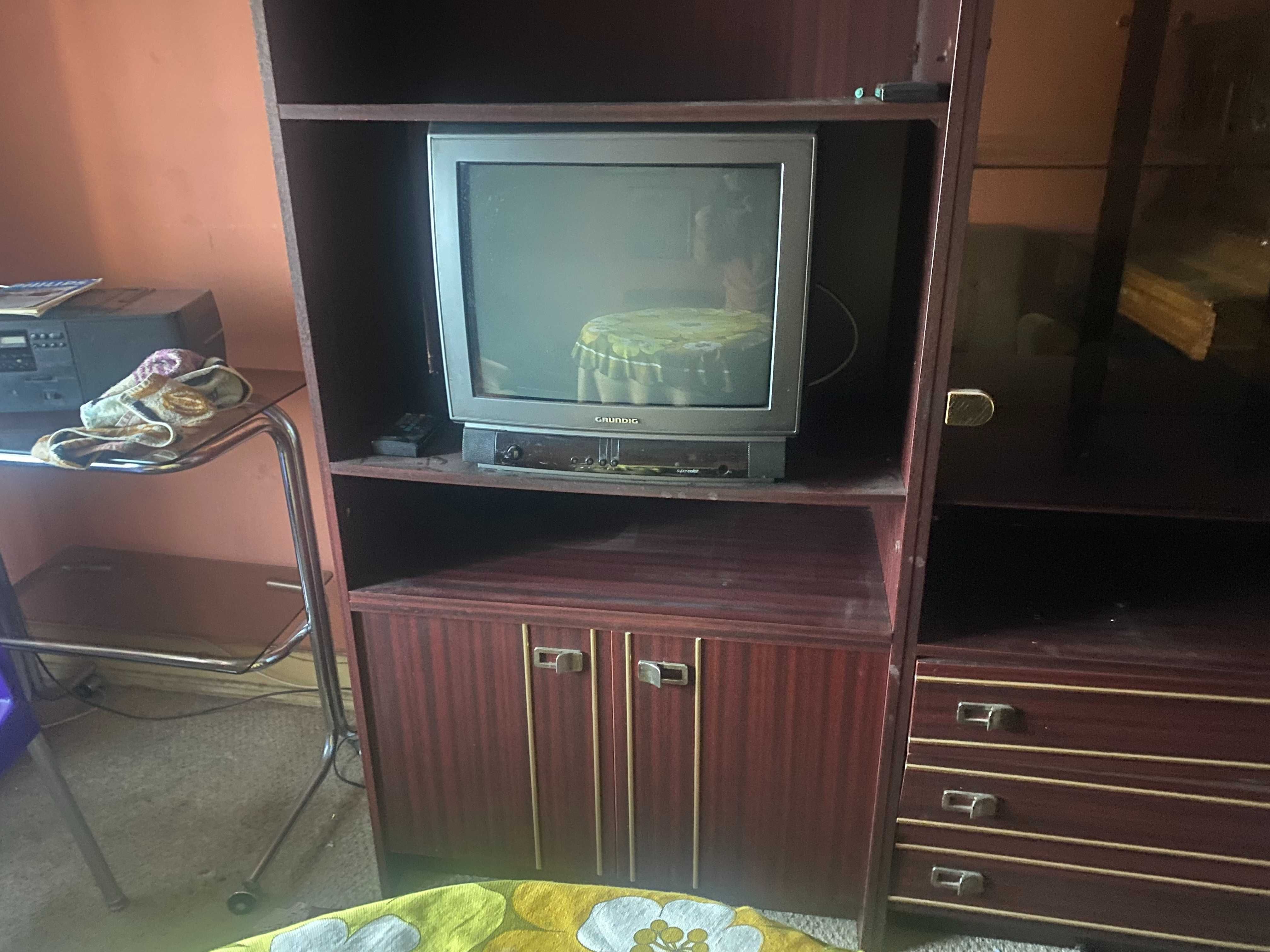 Móvel de sala em cor escura