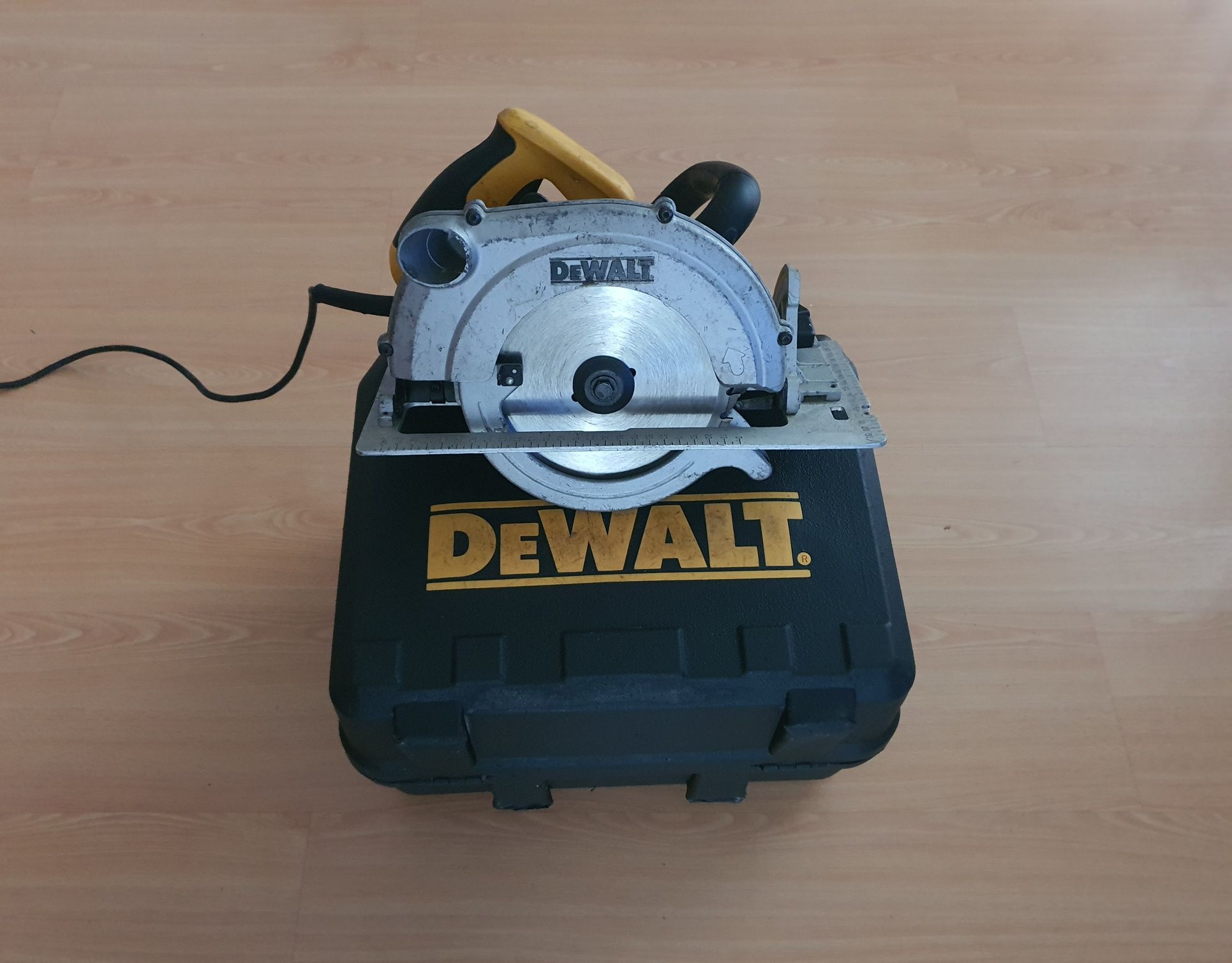 DEWALT D23650K D23650 Pilarka Piła Tarczowa 230V 1350W 190mm Walizka