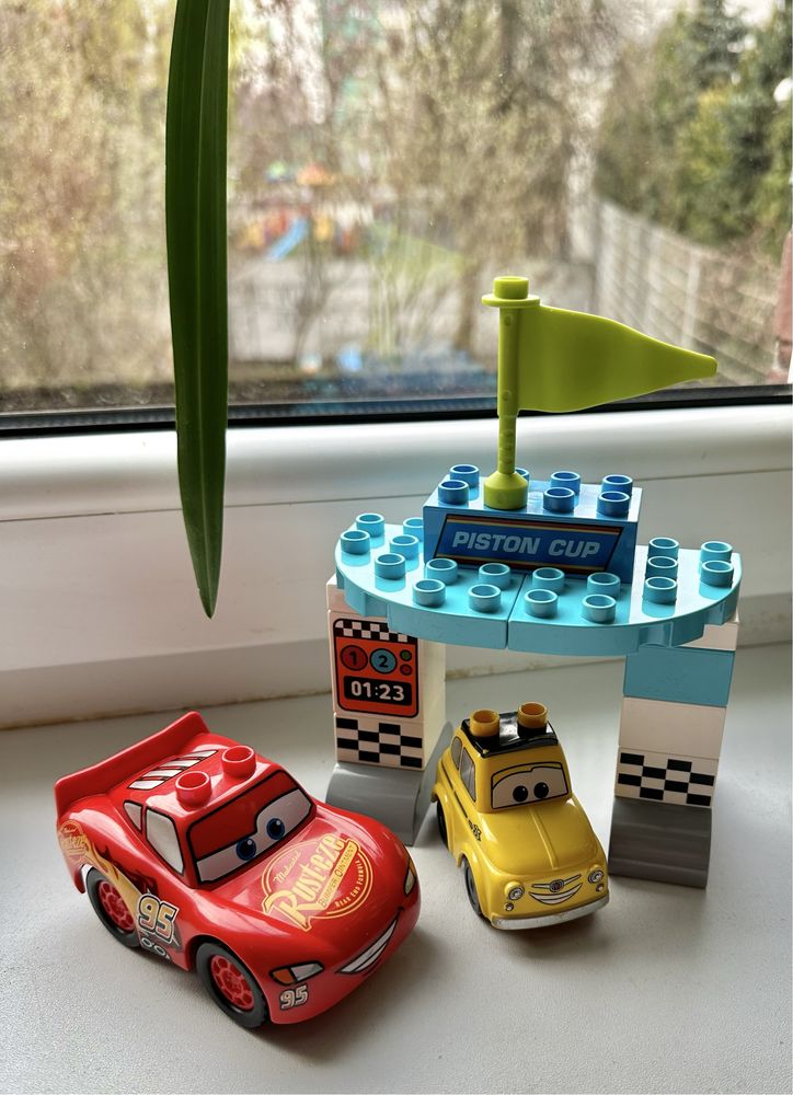 Klocki Lego duplo seria z filmu auta dużo elementów