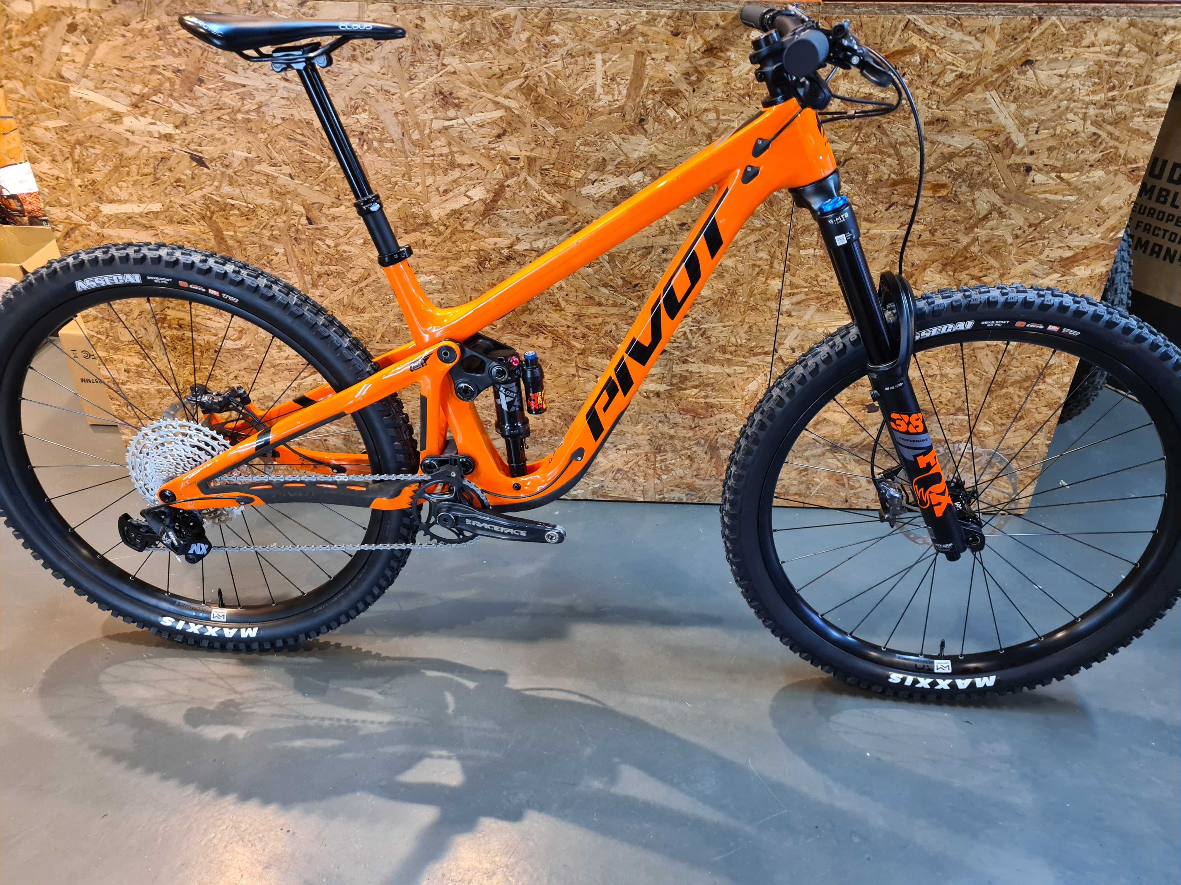 Bicicleta Enduro PIVOT Firebird Carbon M 29''