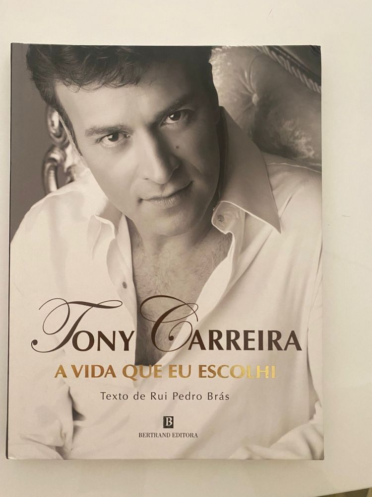 Tony Carreira, material selado.