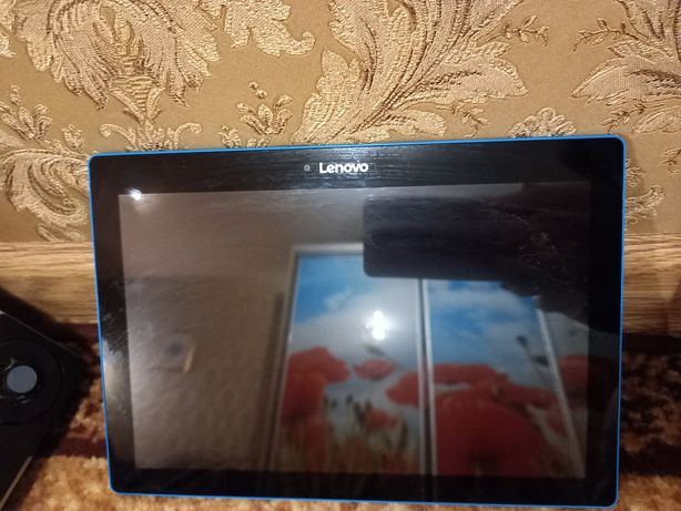 Продам планшет с чехлом Леново Lenovo