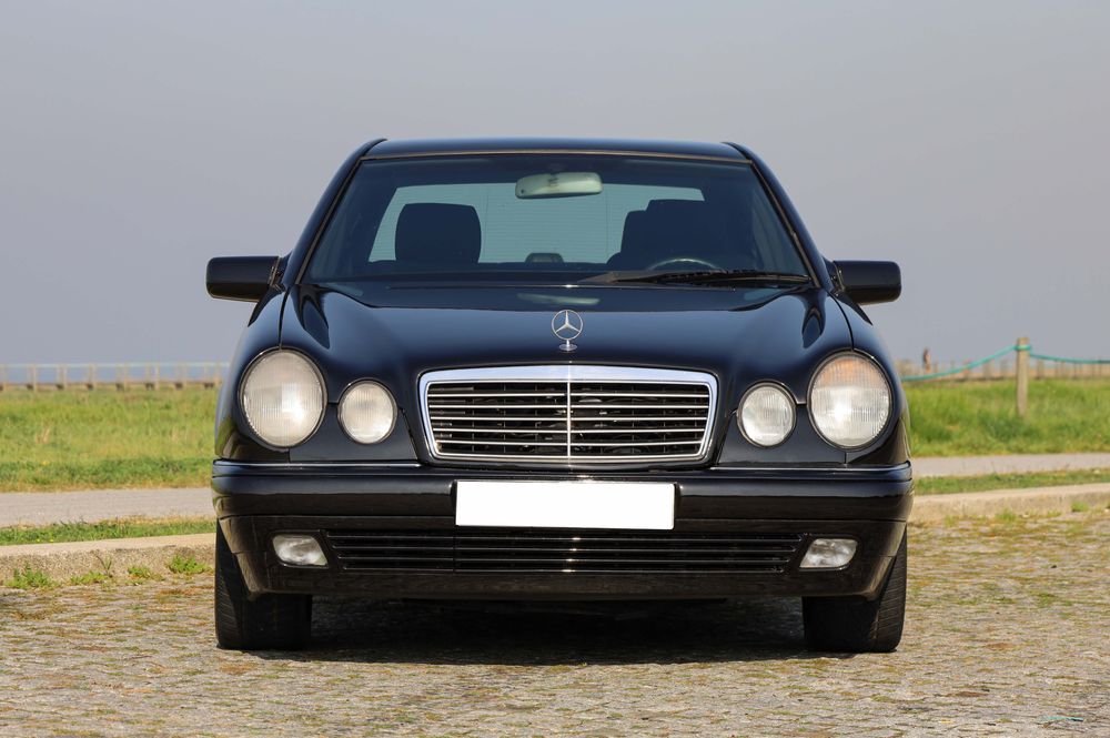 Mercedes E300 Turbo - Desde 90€ /mês