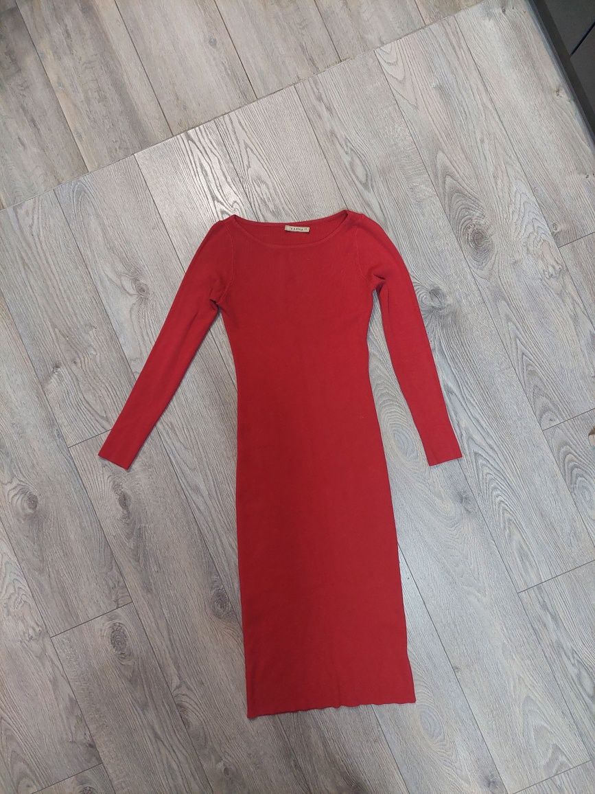 Жіноче червоне плаття