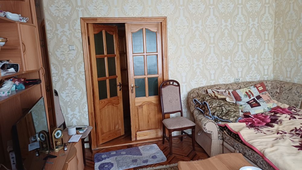 Продаж трикімнатної квартири по.Пр. Миру в Чернігові