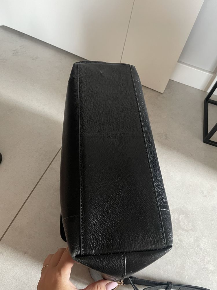Torebka czarna skórzana Anna Field shopperka do pracy na laptop