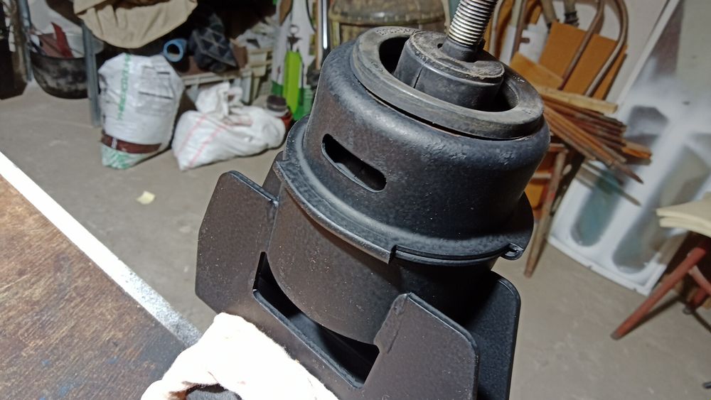 Автозапчасти подушка двигателя