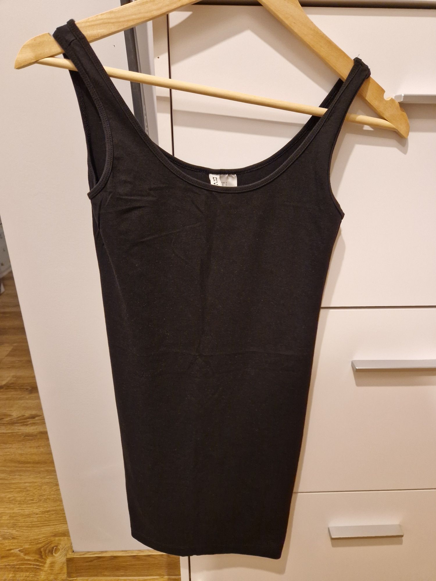 Czarna sukienka basic midi H&M na lato